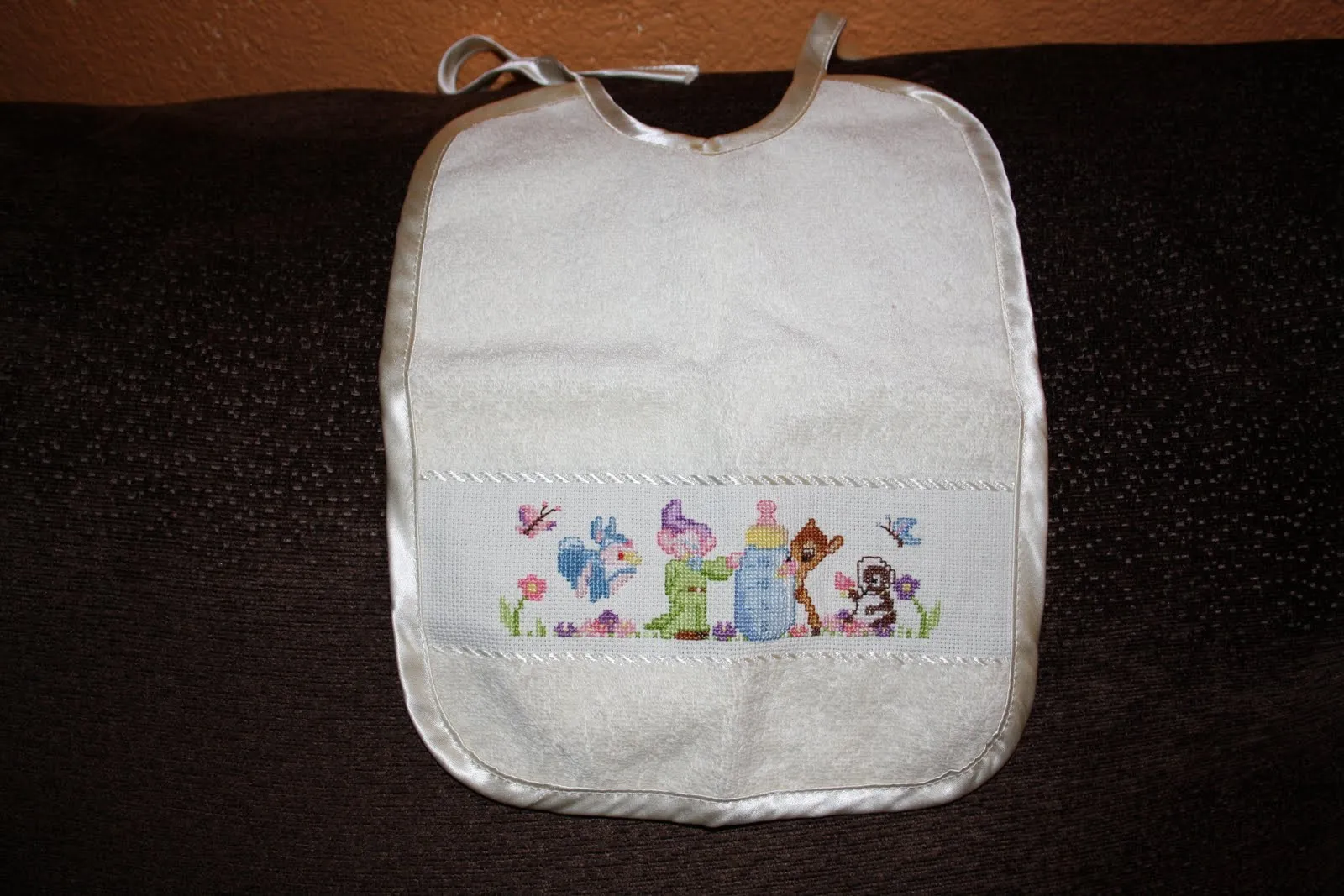 MOLTS PUNTS: Babero de Disney