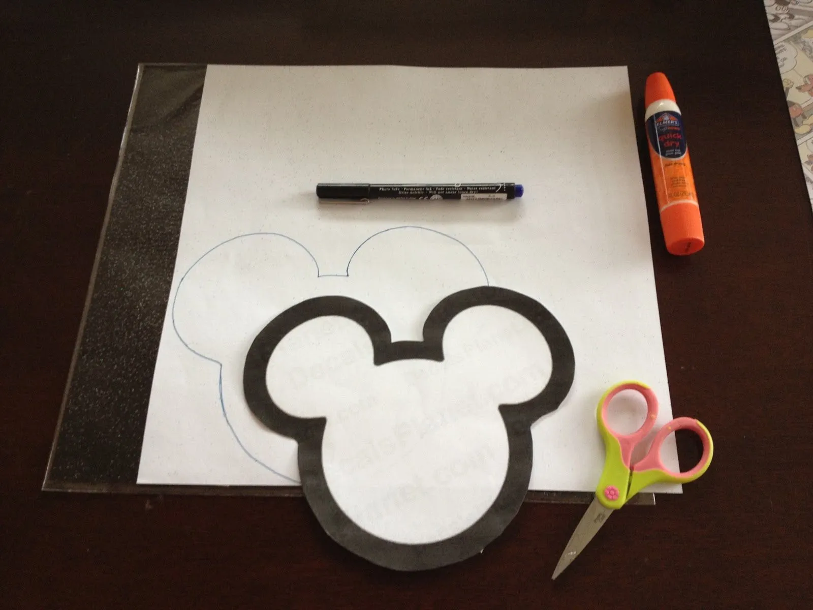 Mom Mart: Making Mickey Mouse #GluenGlitter a Scrapbooking Success! Mom Mart: Making Mickey Mouse #GluenGlitter a Scrapbooking Success!