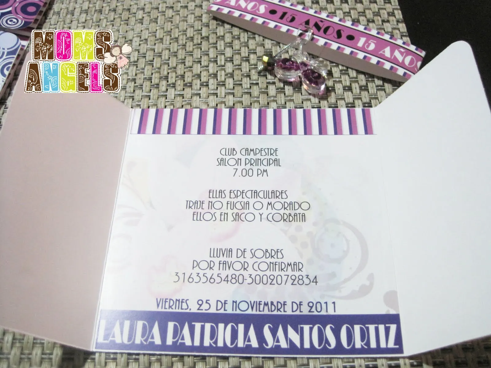 Moms-Angels: Elegante y Femenina Invitacion de 15 Años
