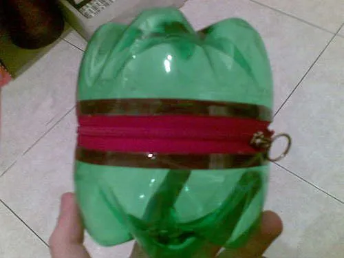 Monedero hecho con botellas de plastico | Manualidades faciles Monedero hecho con botellas de plastico | Manualidades faciles