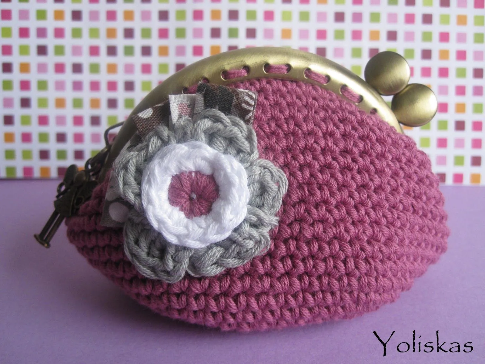 Monedero crochet con boquilla rectangular de pastillitas. ~ Yoliskas