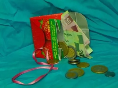 Monedero hecho de envase TetraPak | Reciclando Creatividad