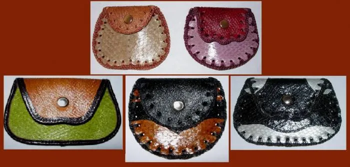MONEDEROS EN PIEL DE PESCADO Carolina P. - Artelista.com MONEDEROS EN PIEL DE PESCADO Carolina P. - Artelista.com