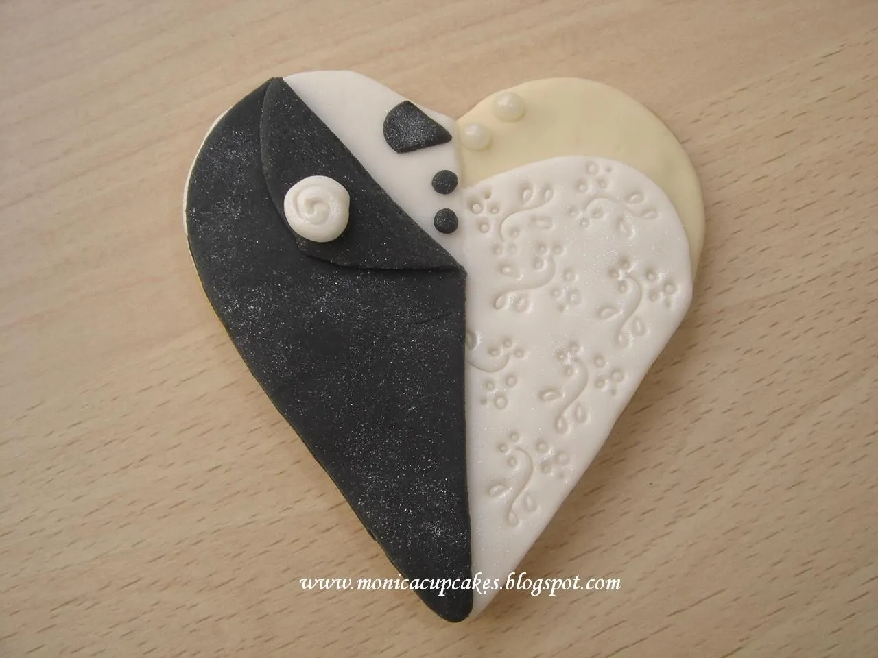 Mónica Cupcakes: GALLETAS CON FONDANT PARA BODAS / WEDDING COOKIES Mónica Cupcakes: GALLETAS CON FONDANT PARA BODAS / WEDDING COOKIES