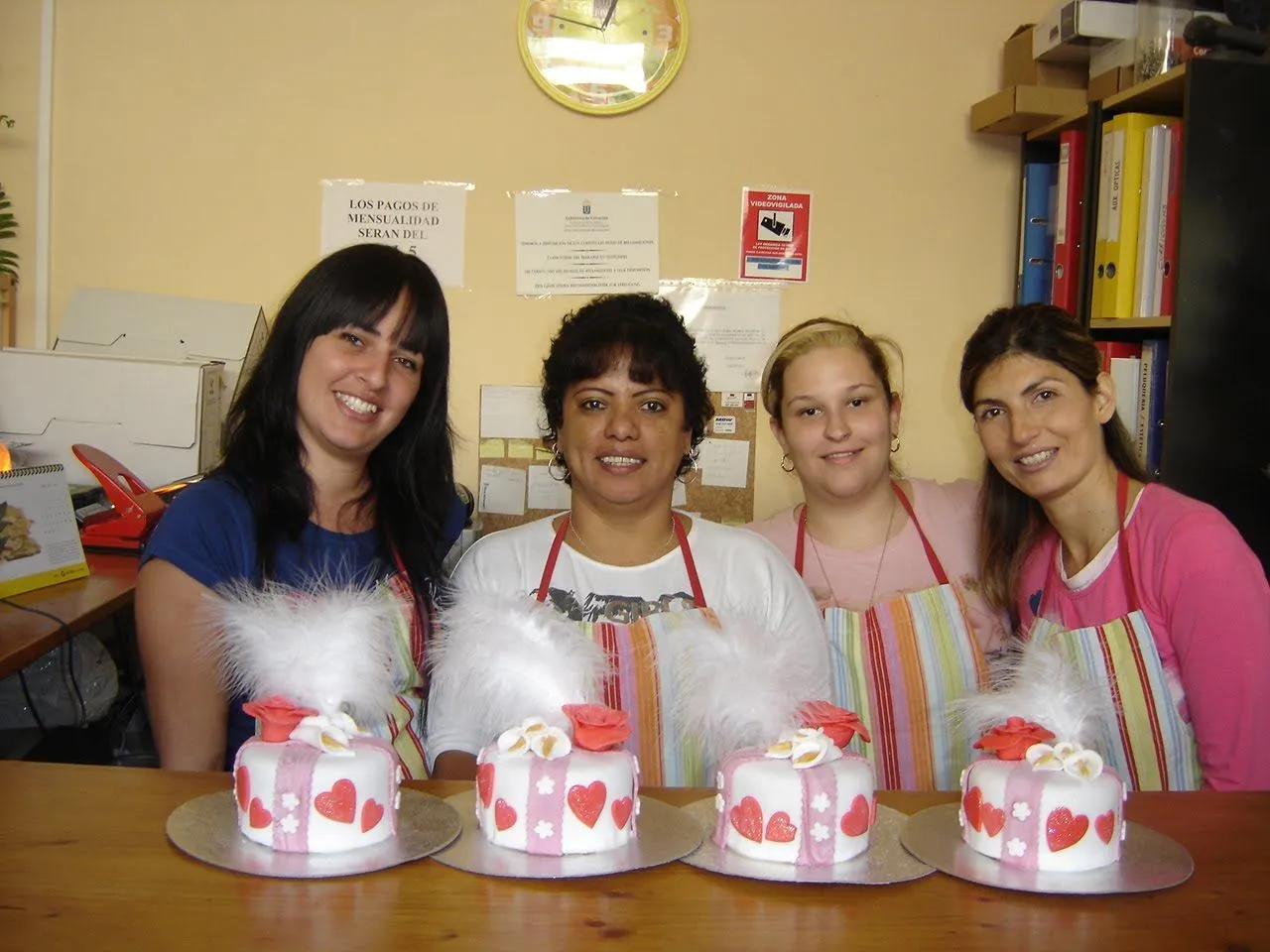 Mónica Cupcakes: POPURRÍ DE MAGDALENAS Y CURSO DE DECORACIÓN DE ...