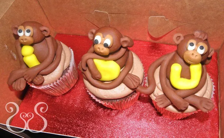 Monitos enamorados | CUPCAKES con figuritas | Pinterest