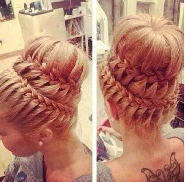 Moño con clineja. Muy elegante! | PEINADOS | Pinterest Moño con clineja. Muy elegante! | PEINADOS | Pinterest