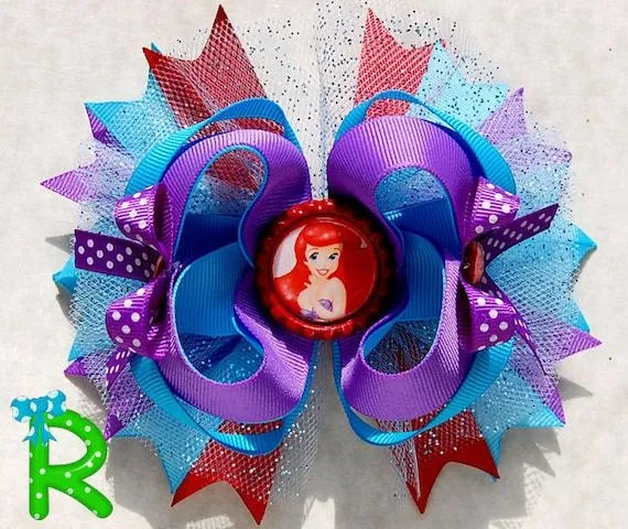Moño para niñas de la sirenita princesa de por RoshelysBowtique Moño para niñas de la sirenita princesa de por RoshelysBowtique