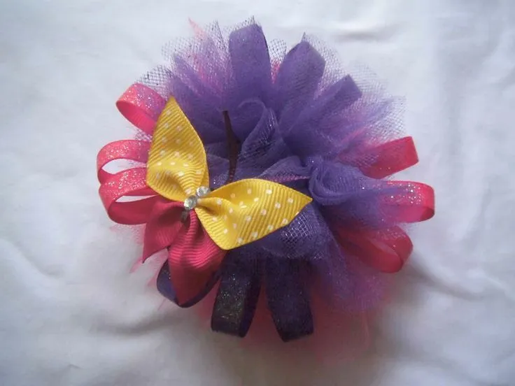 Moño de tul y listón con mariposa. | Y así | Pinterest Moño de tul y listón con mariposa. | Y así | Pinterest