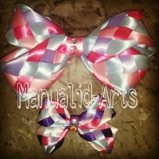 Moños de listón tejidos. | moños , broches, etc. | Pinterest | Tejidos