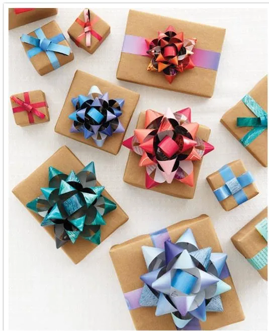 Moños de regalo con revistas