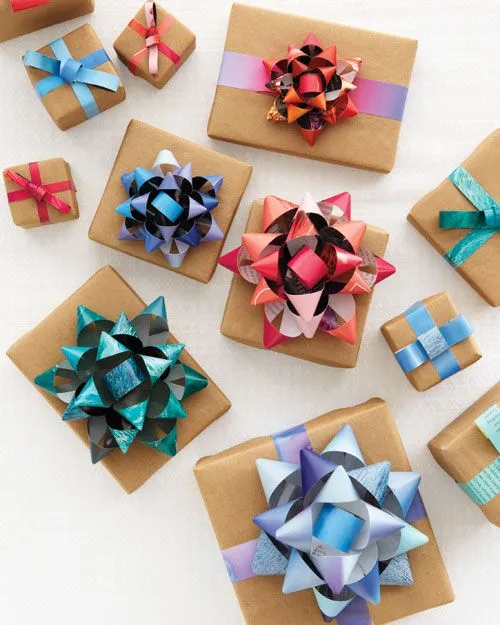 Moños para regalos con revistas - Guía de MANUALIDADES Moños para regalos con revistas - Guía de MANUALIDADES