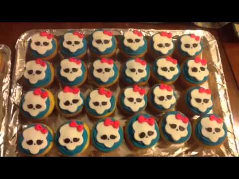 Monster High cupcakes - YouTube