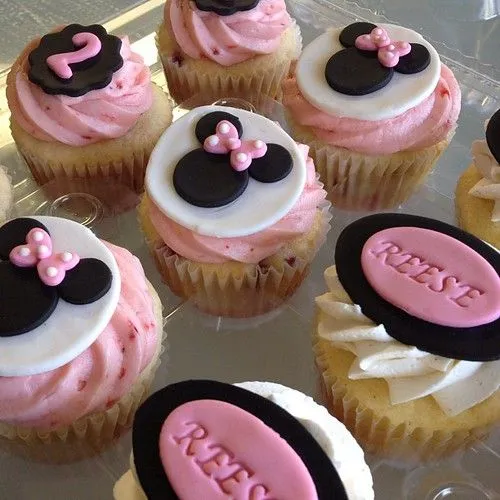 More Minnie #cupcakes #polkadotcupcakery #strawberry #vanilla ...