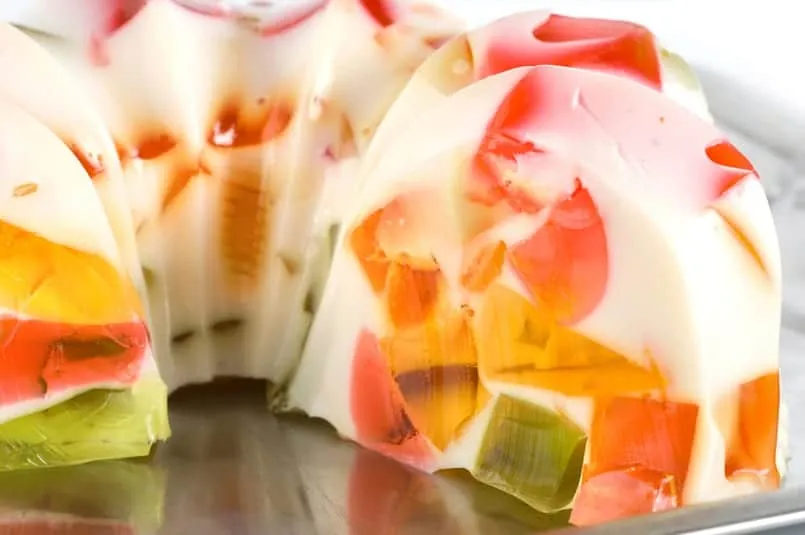 Mosaico de gelatina multicolor, alegra tus menús navideños - Recetín Mosaico de gelatina multicolor, alegra tus menús navideños - Recetín