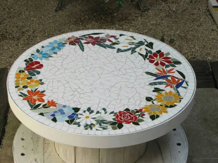 Mosaico en mesa de bobina... | Mosaiquismo..... | Pinterest | Mesas