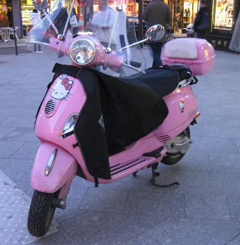 moto-hello-kitty-2.jpg