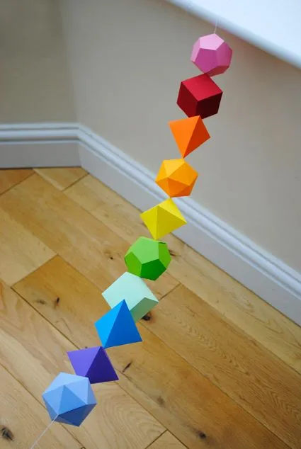 Móvil de figuras geométricas - Imagui