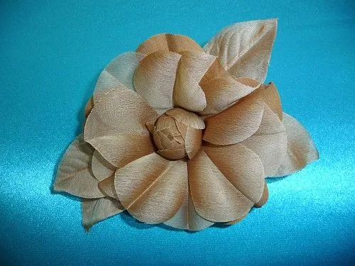 MPARR000212 FLORES, LAZOS Y TOCADOS DE TELA HECHOS A MANO. FLOR ...