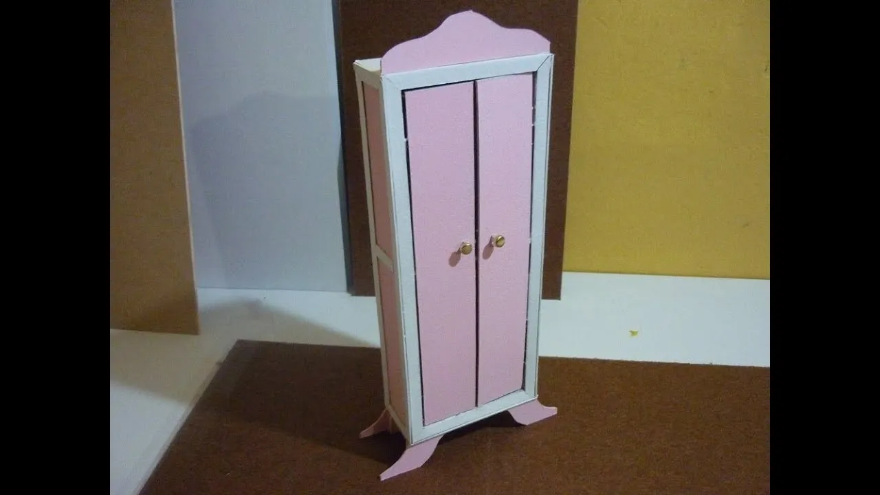 Como hacer un mueble para muñecas de papel cascaron parte 1. - YouTube