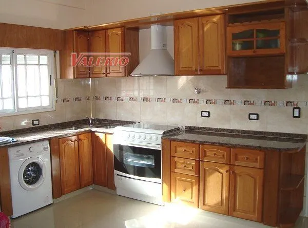 Muebles de cocina en madera de cedro natural a medida ... Muebles de cocina en madera de cedro natural a medida ...