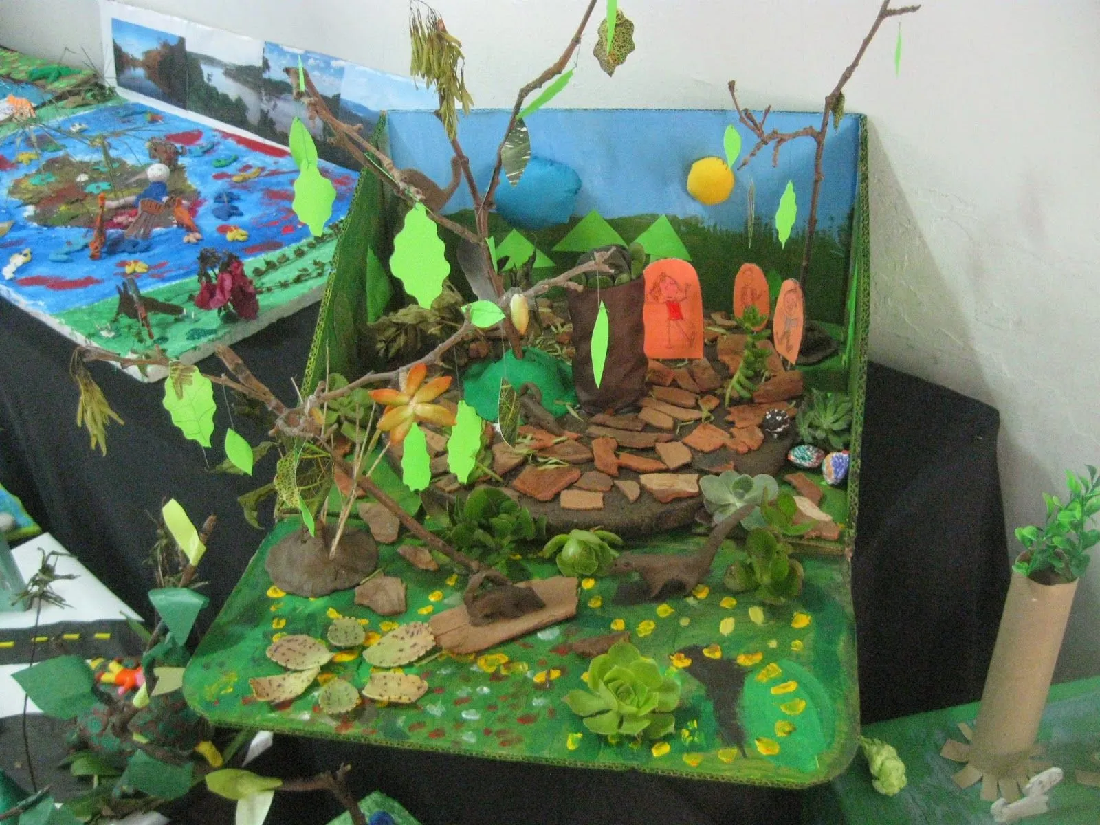 Muestra de maquetas: Cuentos de la Selva | Escuela Fishbach Muestra de maquetas: Cuentos de la Selva | Escuela Fishbach