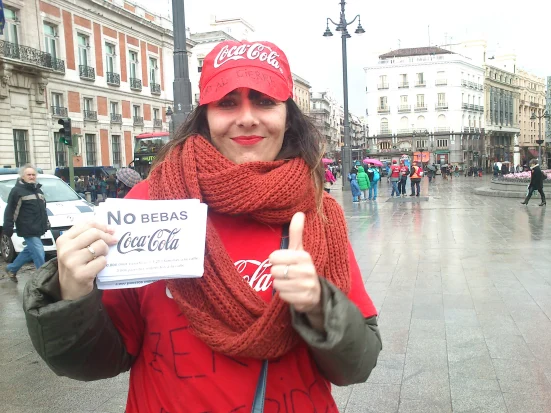 Mujer hermosa es la que lucha: No a los despidos y cierres en Coca Cola.