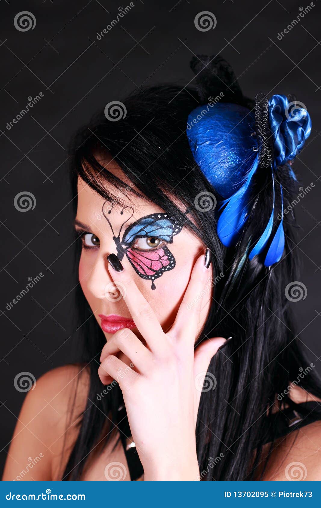 Mujer Con Maquillaje De La Mariposa Foto de archivo libre de ...