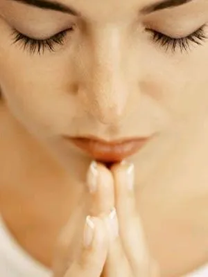 Mujer orando - Imagui