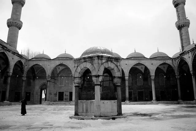 Mujer orando en Sultanahmed Camii | Flickr - Photo Sharing!