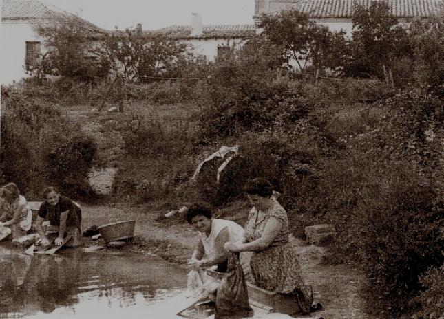 Mujeres Lavando en el rio, ALAR DEL REY