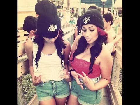 Mujeres Raperas Colombianas Se La Rifan En El Rap 2015 - YouTube Mujeres Raperas Colombianas Se La Rifan En El Rap 2015 - YouTube