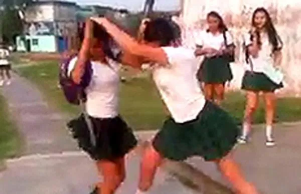 Pelea en la escuela - Imagui