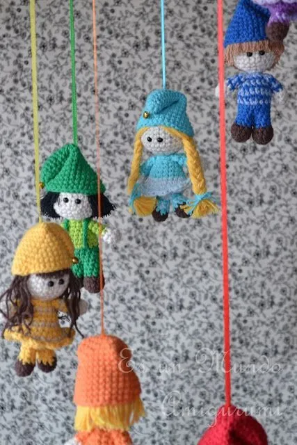 Es un Mundo Amigurumi: Móvil Duendes Arcoiris!!!!! Nuevo Patrón a ... Es un Mundo Amigurumi: Móvil Duendes Arcoiris!!!!! Nuevo Patrón a ...