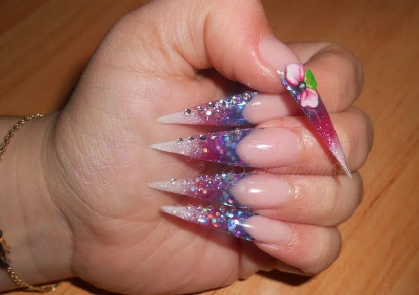 EL MUNDO DE ANGIE NAILS::.: **Diseño acrílico en punta de lanza EL MUNDO DE ANGIE NAILS::.: **Diseño acrílico en punta de lanza