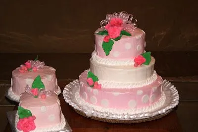 Mundo Bizcocho: Como hacer rosas y hojas en pasta de goma Mundo Bizcocho: Como hacer rosas y hojas en pasta de goma