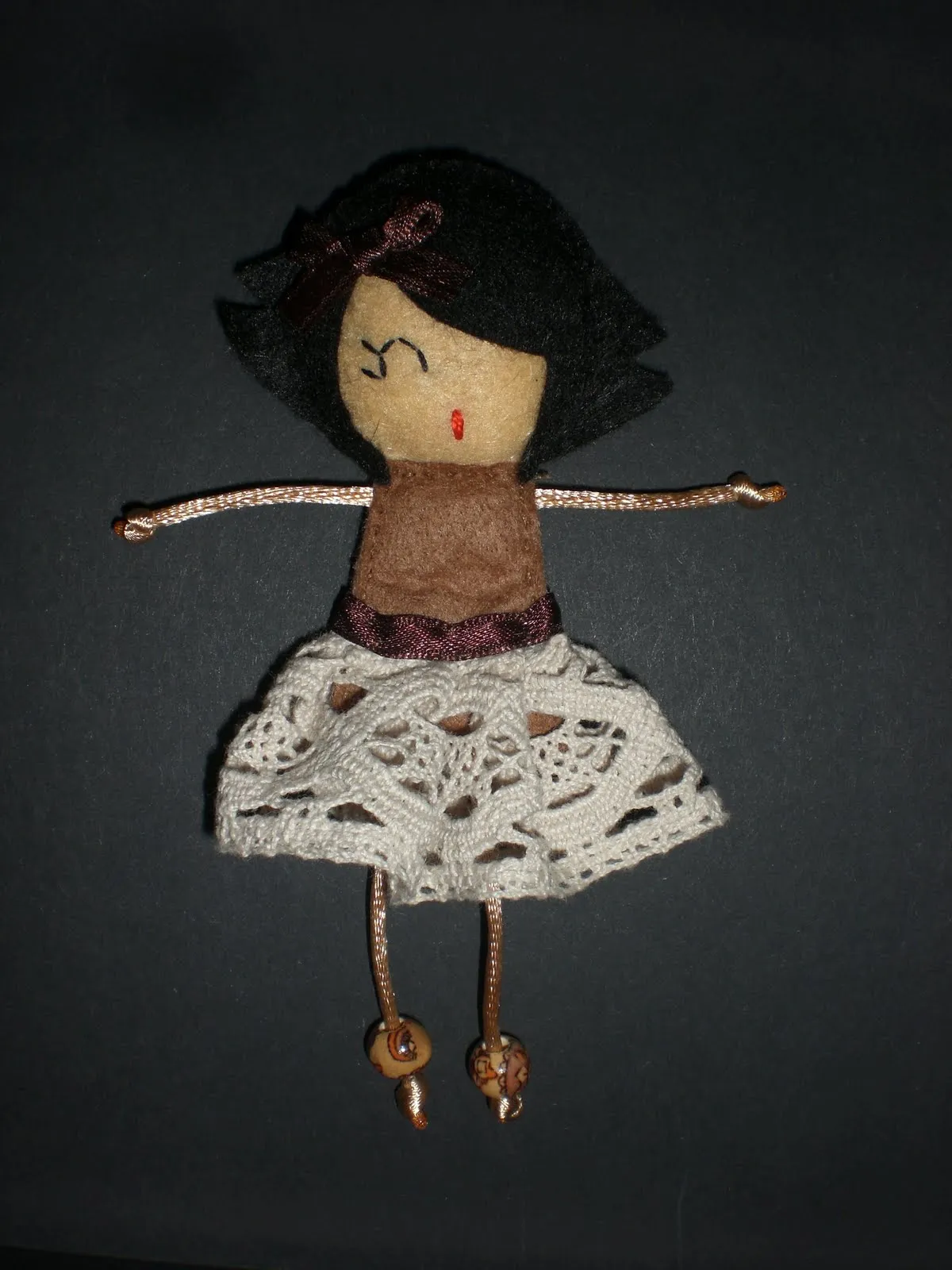 ... , un mundo de broches de fieltro y tela!!: Nuevas muñecas de fieltro ... , un mundo de broches de fieltro y tela!!: Nuevas muñecas de fieltro