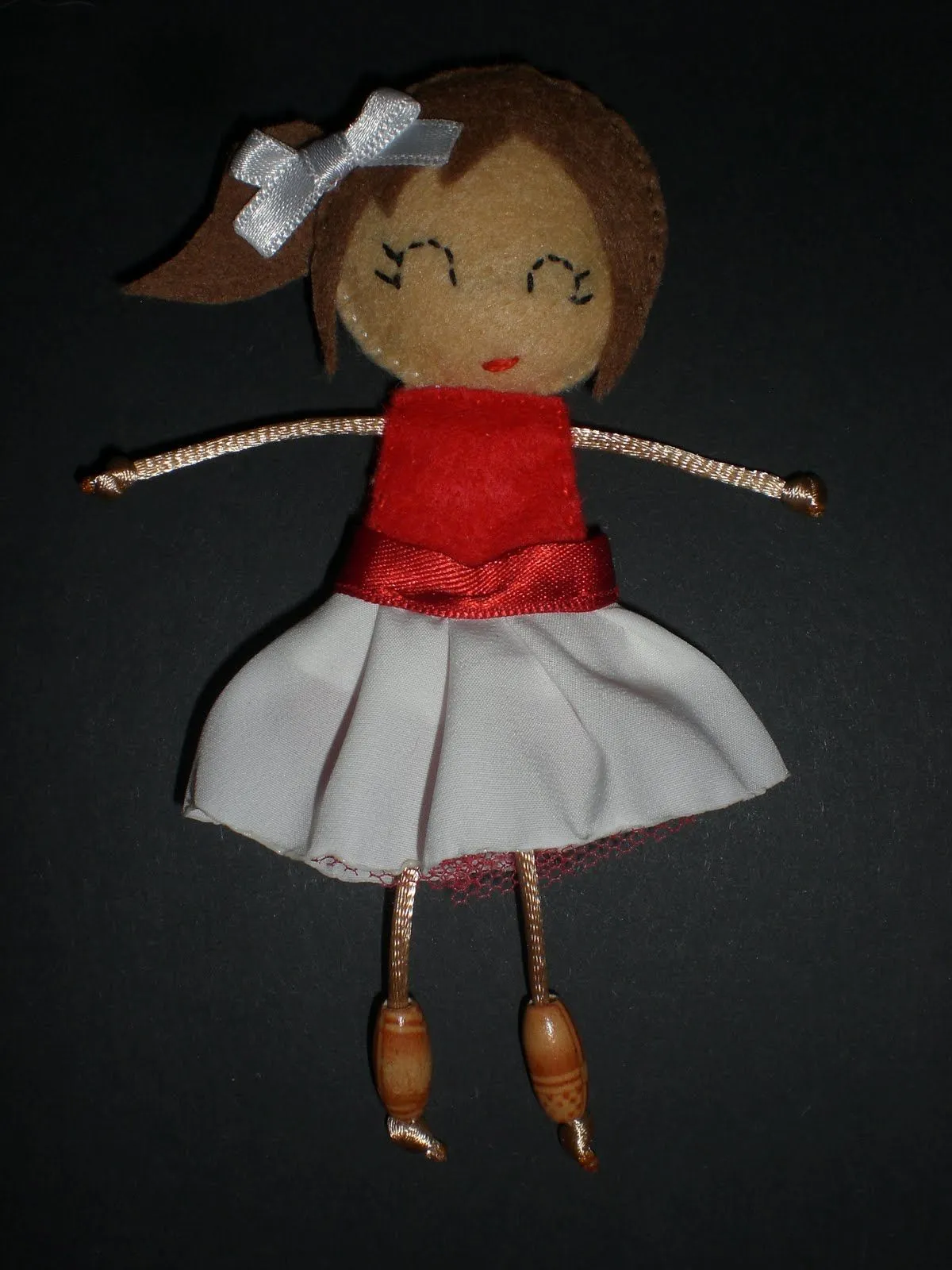 ... , un mundo de broches de fieltro y tela!!: Nuevas muñecas de fieltro ... , un mundo de broches de fieltro y tela!!: Nuevas muñecas de fieltro