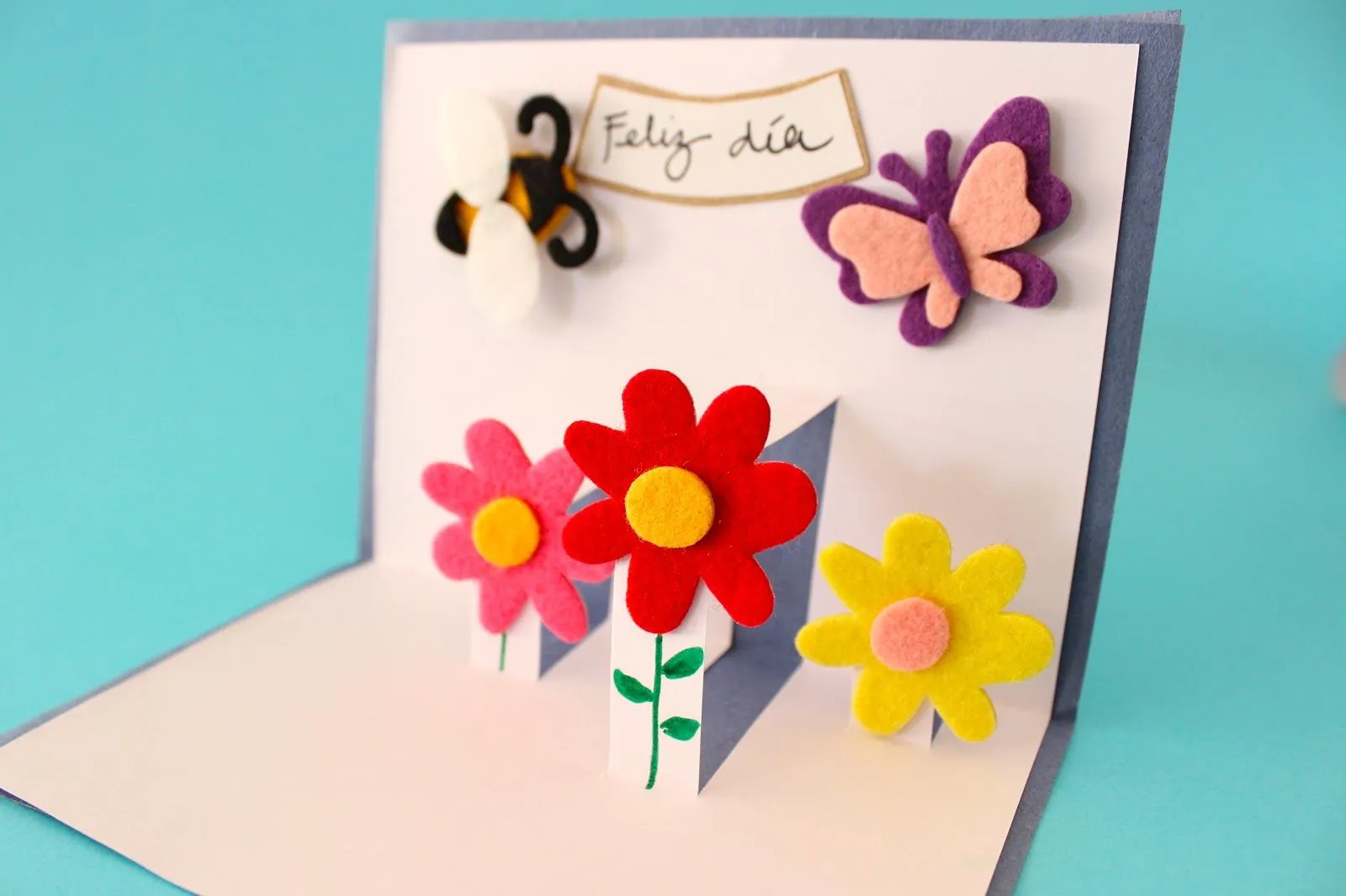 Nuestro Mundo Creativo: Tarjetas Pop-Up o 3D {pasos básicos Nuestro Mundo Creativo: Tarjetas Pop-Up o 3D {pasos básicos