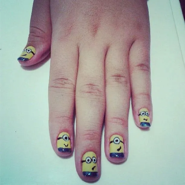 Mi Mundo Español Por Rita Condor: Uñas decoradas Minions Mi Mundo Español Por Rita Condor: Uñas decoradas Minions