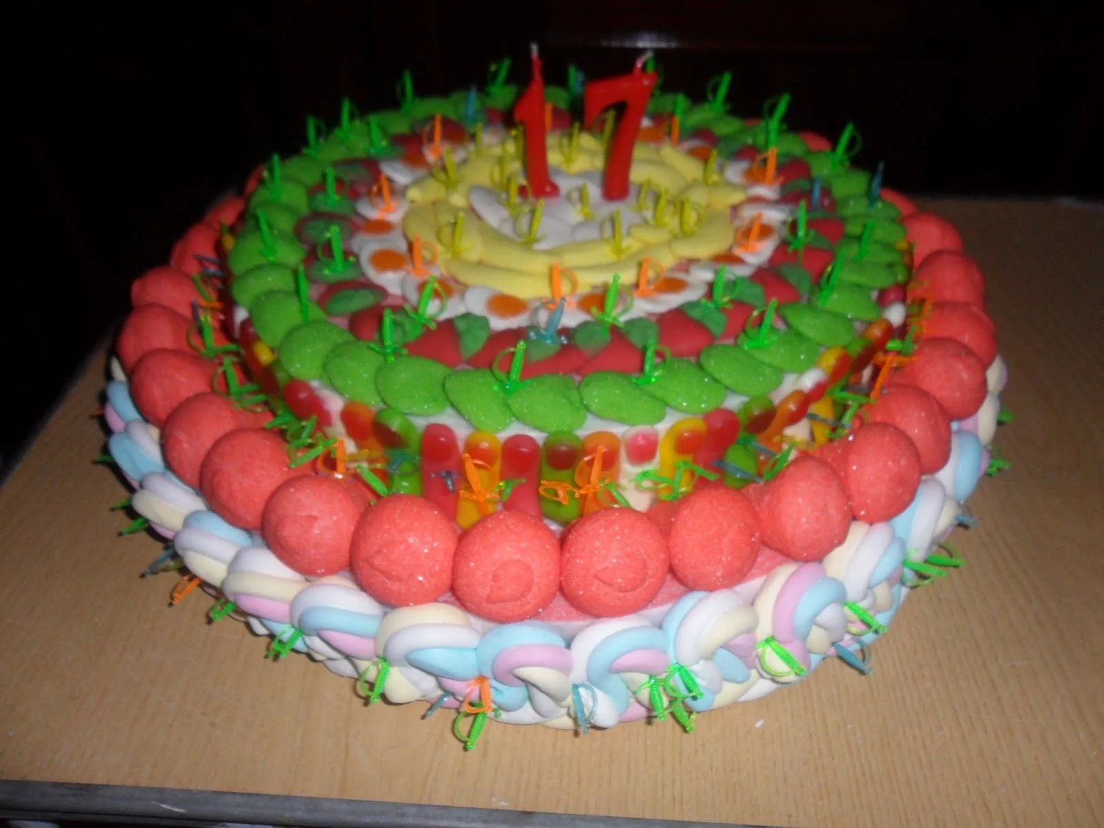 El mundo de las golosinas: Sorprendeles con tartas de golosinas!