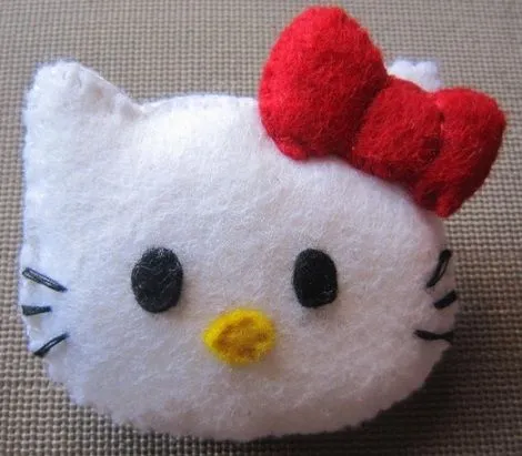 Muñeca Hello Kitty fieltro