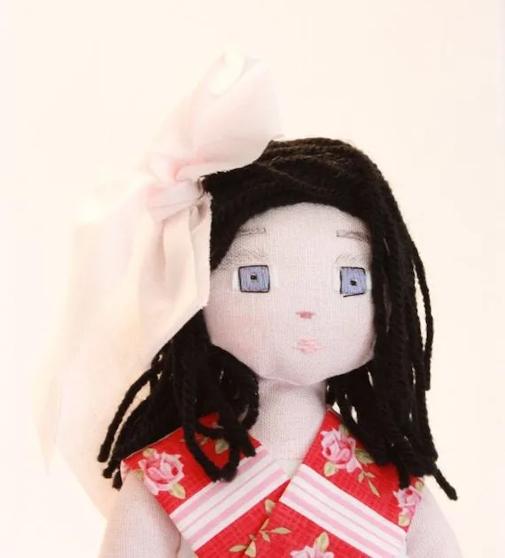 Muñeca de trapo de lino elegante cara bordados a por dollspoupees Muñeca de trapo de lino elegante cara bordados a por dollspoupees