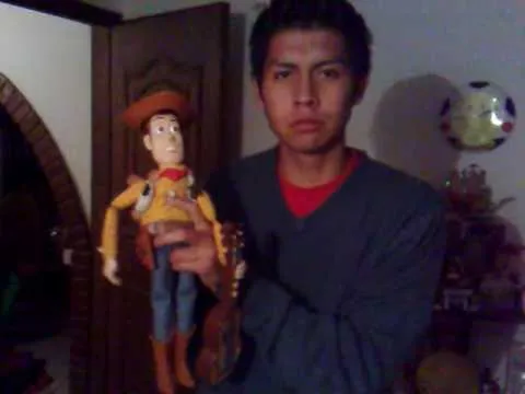 El muñeco que se mueve solo / the doll moves by itself. ( Woody ... El muñeco que se mueve solo / the doll moves by itself. ( Woody ...