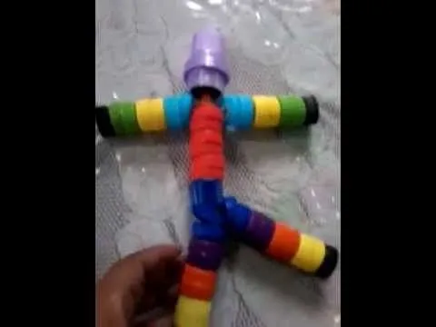 Muñeco con tapas de botellas - Doll with bottle caps - YouTube Muñeco con tapas de botellas - Doll with bottle caps - YouTube