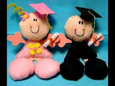 COMO HACER MUÑECOS GRADUADOS DE CREPE 1a. parte - YouTube COMO HACER MUÑECOS GRADUADOS DE CREPE 1a. parte - YouTube