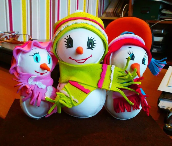 Muñecos de nieve de goma eva #manoamanoconcari | Manualidades ... Muñecos de nieve de goma eva #manoamanoconcari | Manualidades ...