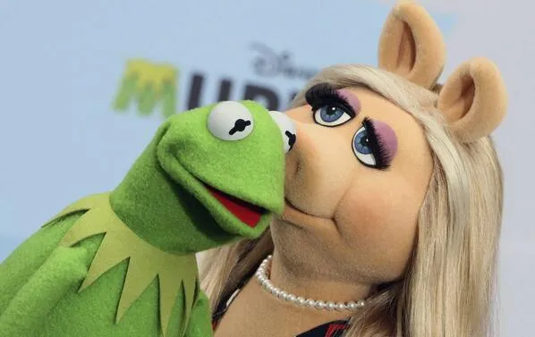 Muppets, los más buscados' lleva el idilio entre René y Peggy por ... Muppets, los más buscados' lleva el idilio entre René y Peggy por ...