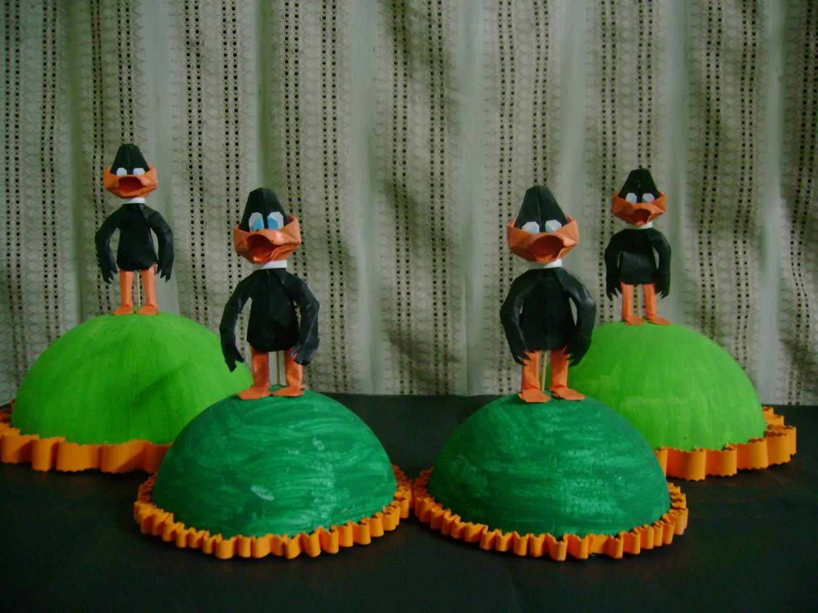 MURALES COTILLON Y PROYECTOS: CHUPETINEROS LOONEY TUNES