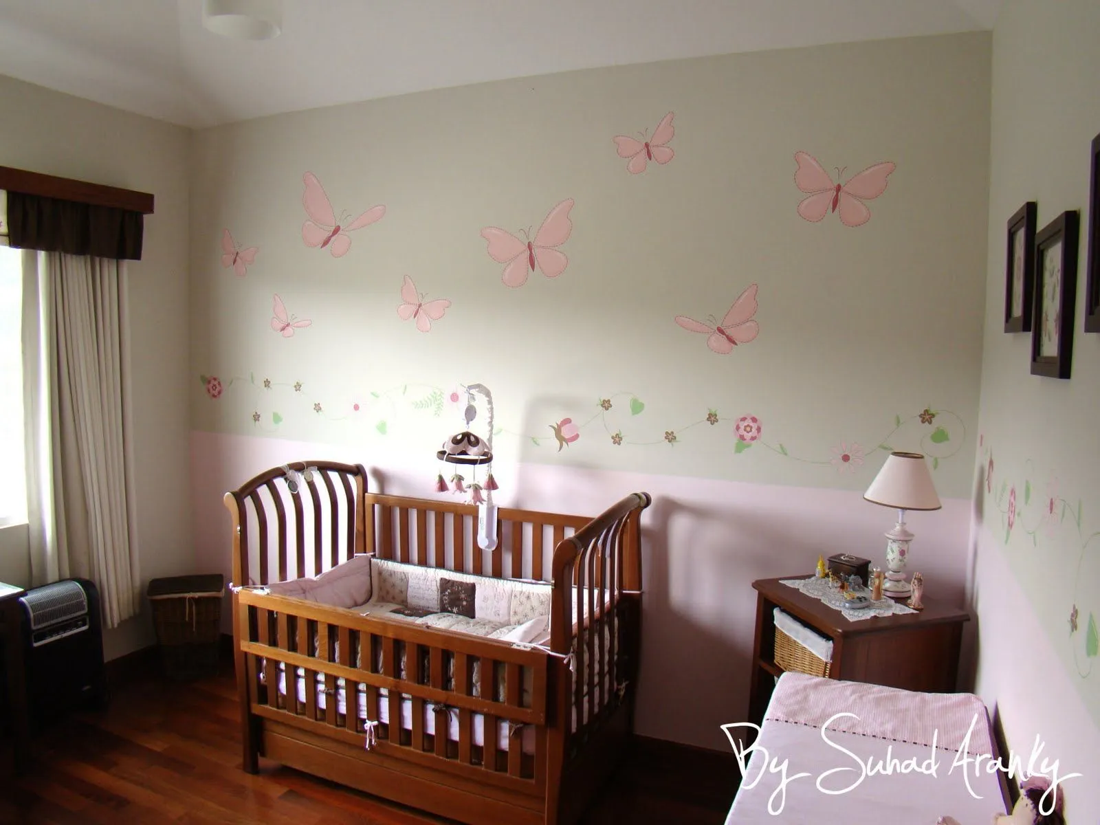 Murales en Dormitorios: Cuarto bebé - Flores y Mariposas Murales en Dormitorios: Cuarto bebé - Flores y Mariposas